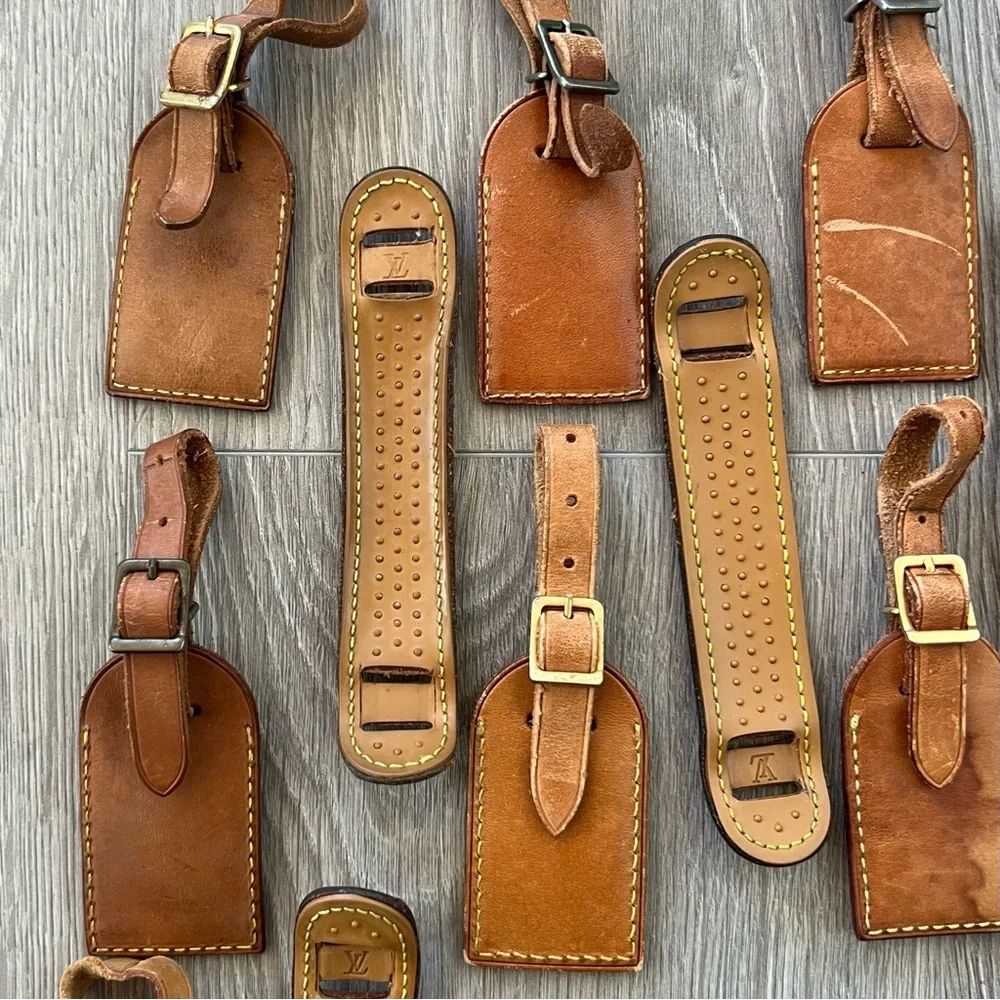 Lot of 17 LV pieces ( tags and shoulder pads ) Louis Vuitton